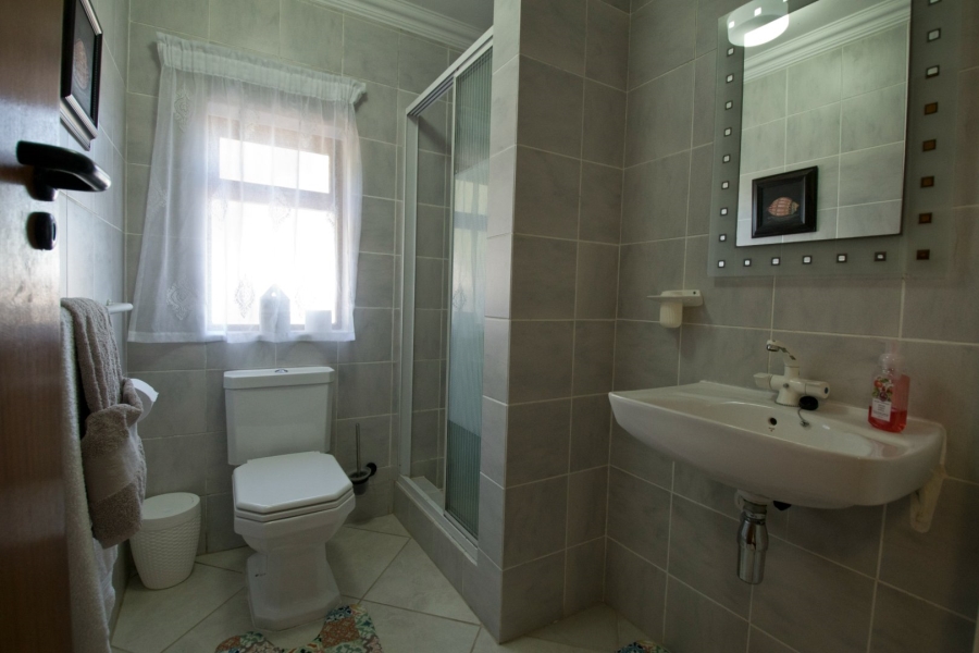 5 Bedroom Property for Sale in Outeniqua Strand Western Cape